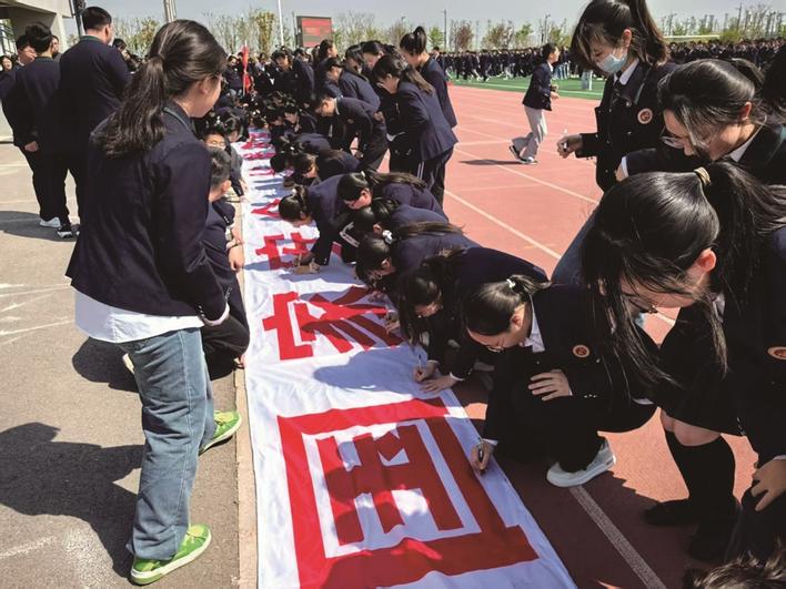 十一載，把種子“種”進學生心田