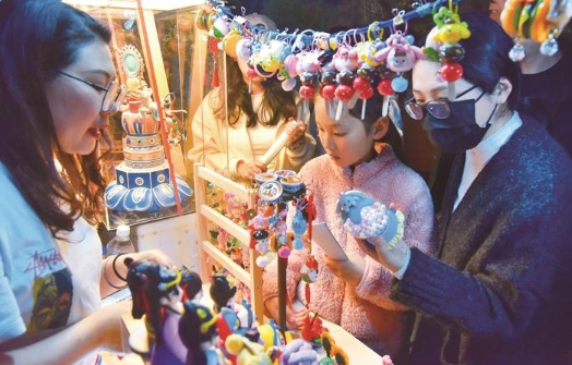 這里的“夜間非遺集市”開市