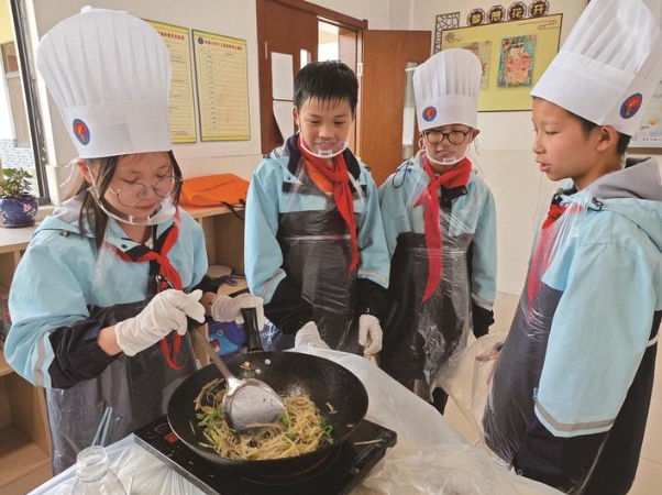 小廚神不負“食”光顯身手 劉海小學“廚王”爭霸賽舉辦